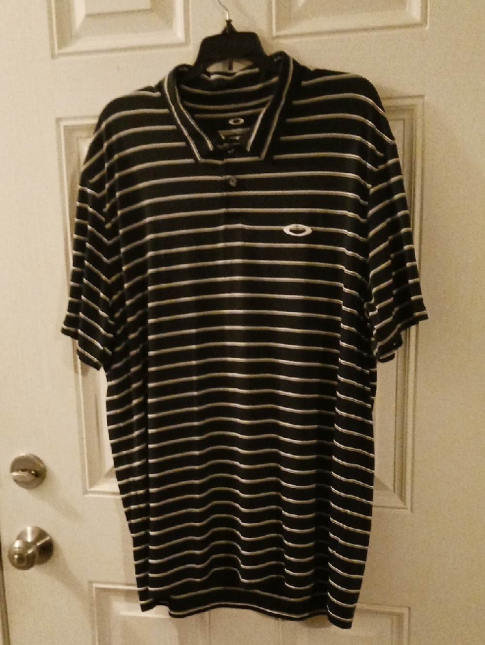 *** Size XL Mens Oakley Black & White Regular Fit Striped Polo with Chest Logo